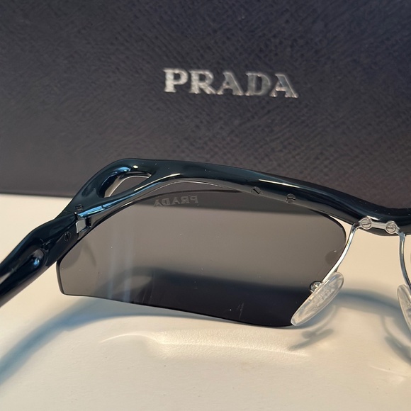 Prada sunglasses - Picture 9 of 10
